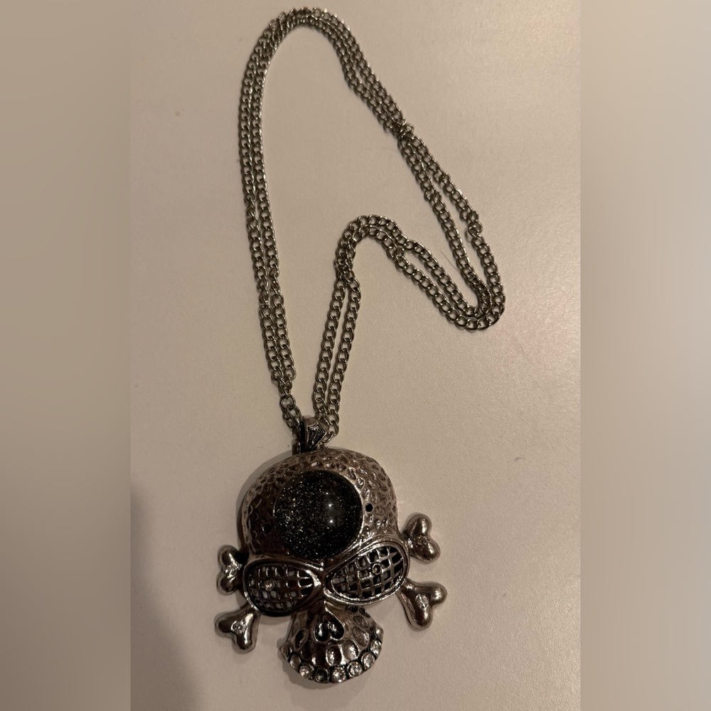 Silver Skull Pendant Necklace
